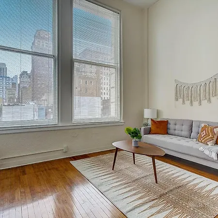 Frontdesk I The Cosmopolitan Apts Philadelphia Apartment
